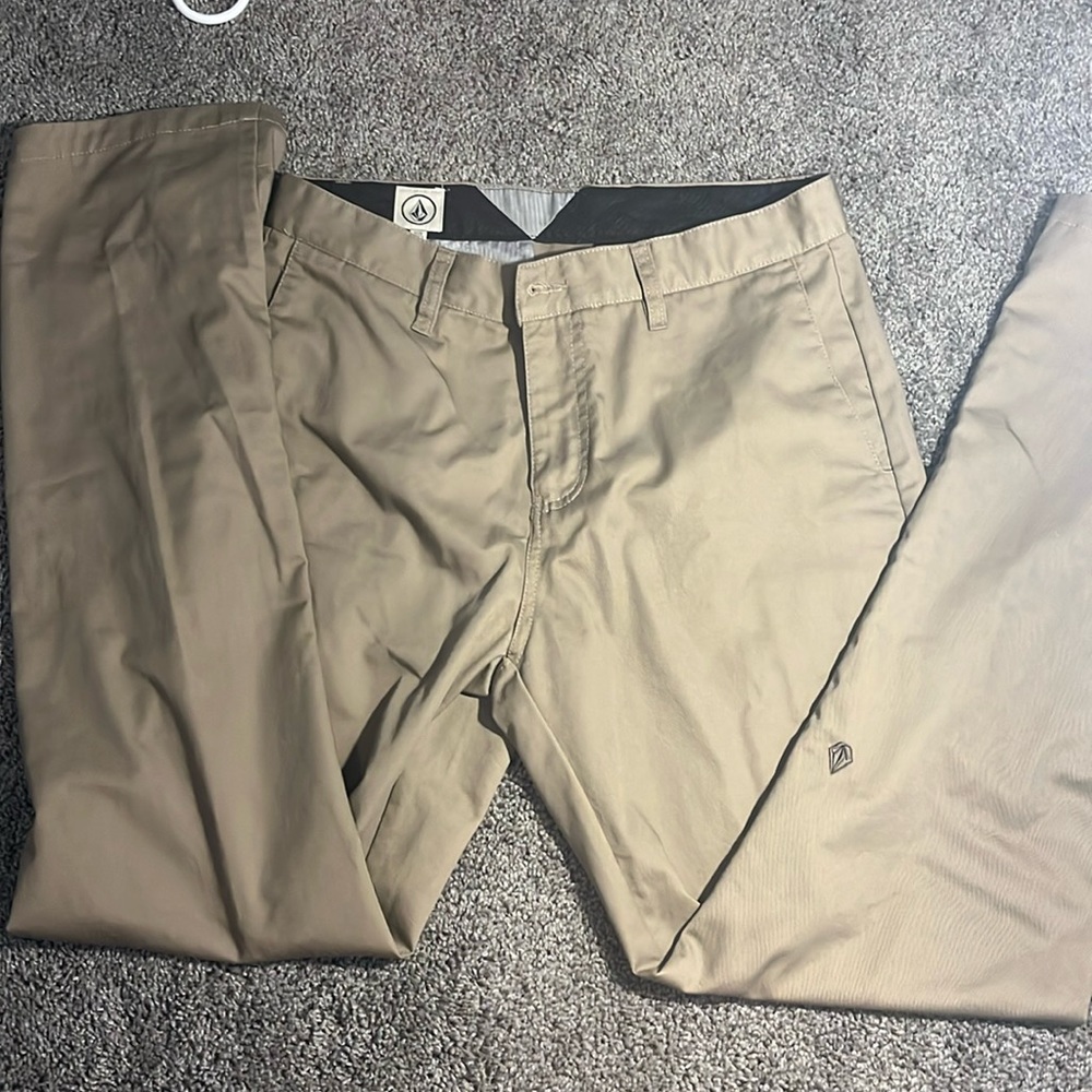 Volcano size 30 chino khaki pants